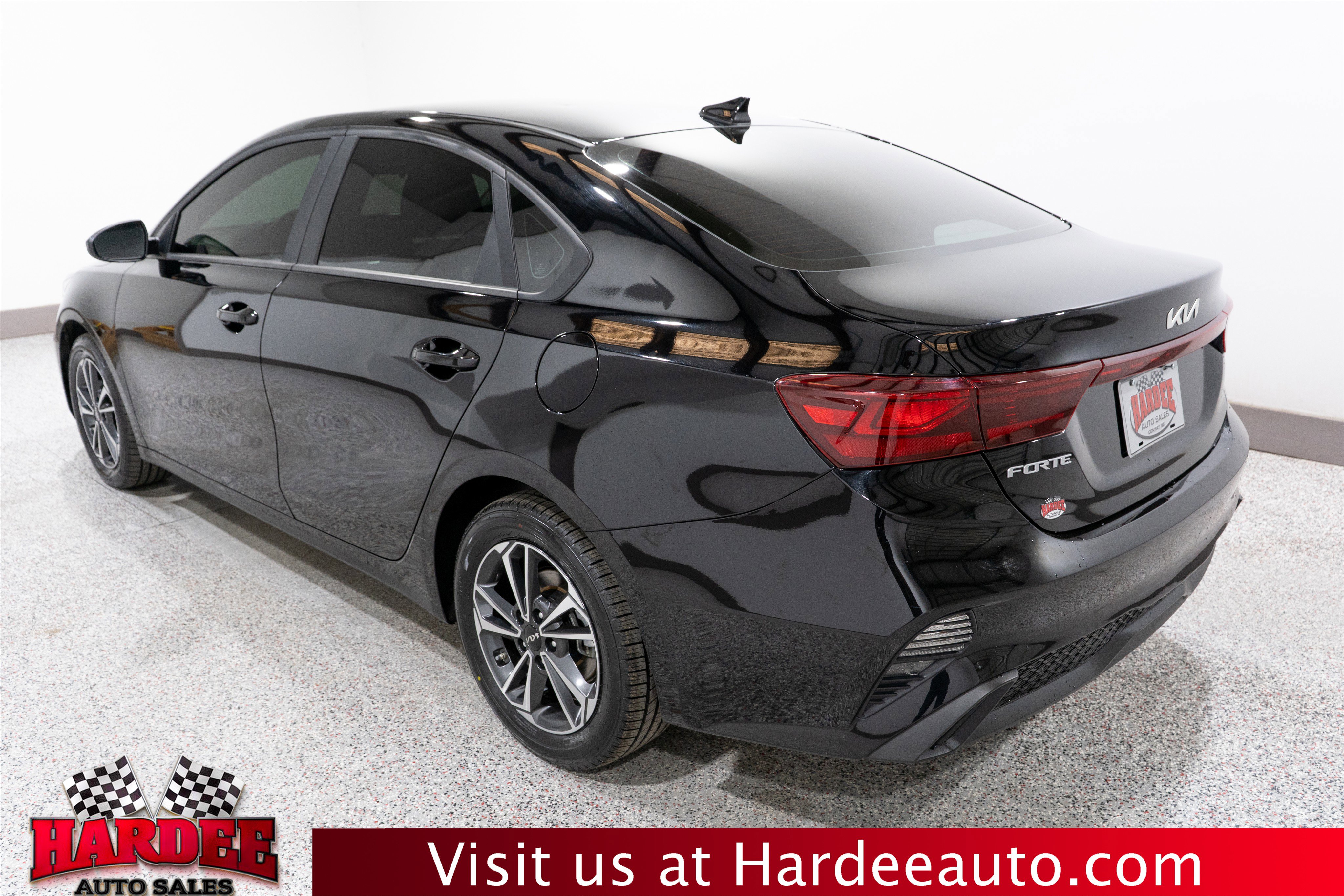 Used 2024 Kia Forte LXS image 3