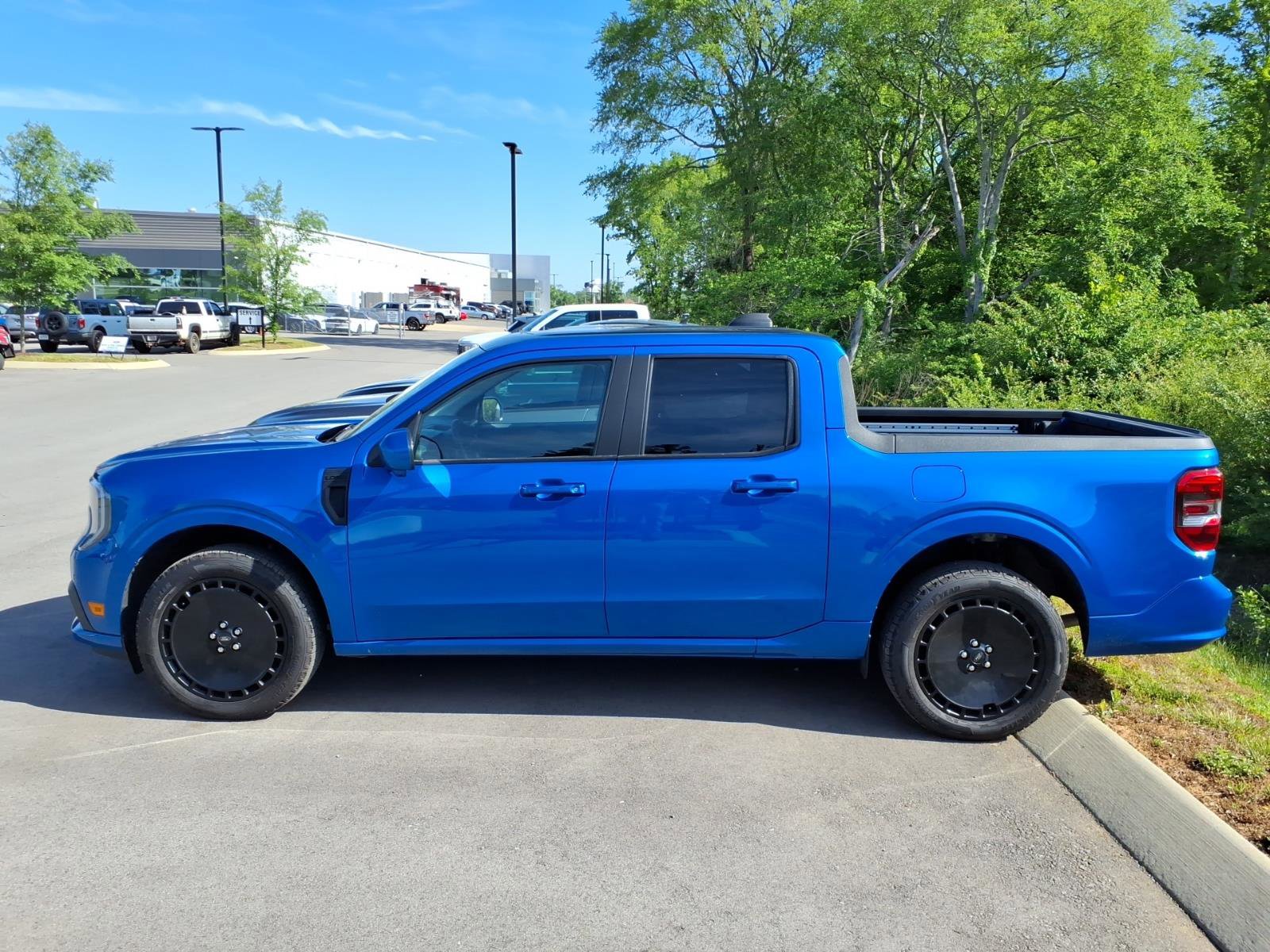 Used 2025 Ford Maverick Lobo AWD/4WD image 4