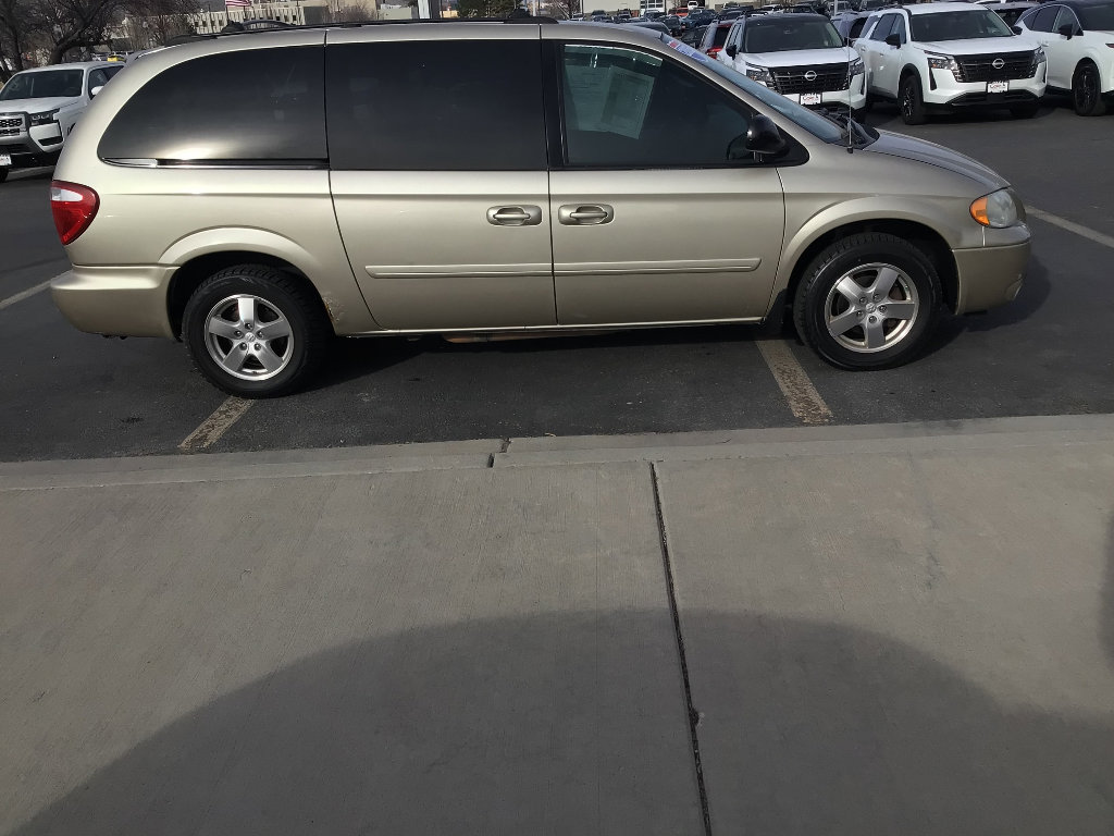 Used 2005 Dodge Grand Caravan SXT w/ Leather Interior Group image 5