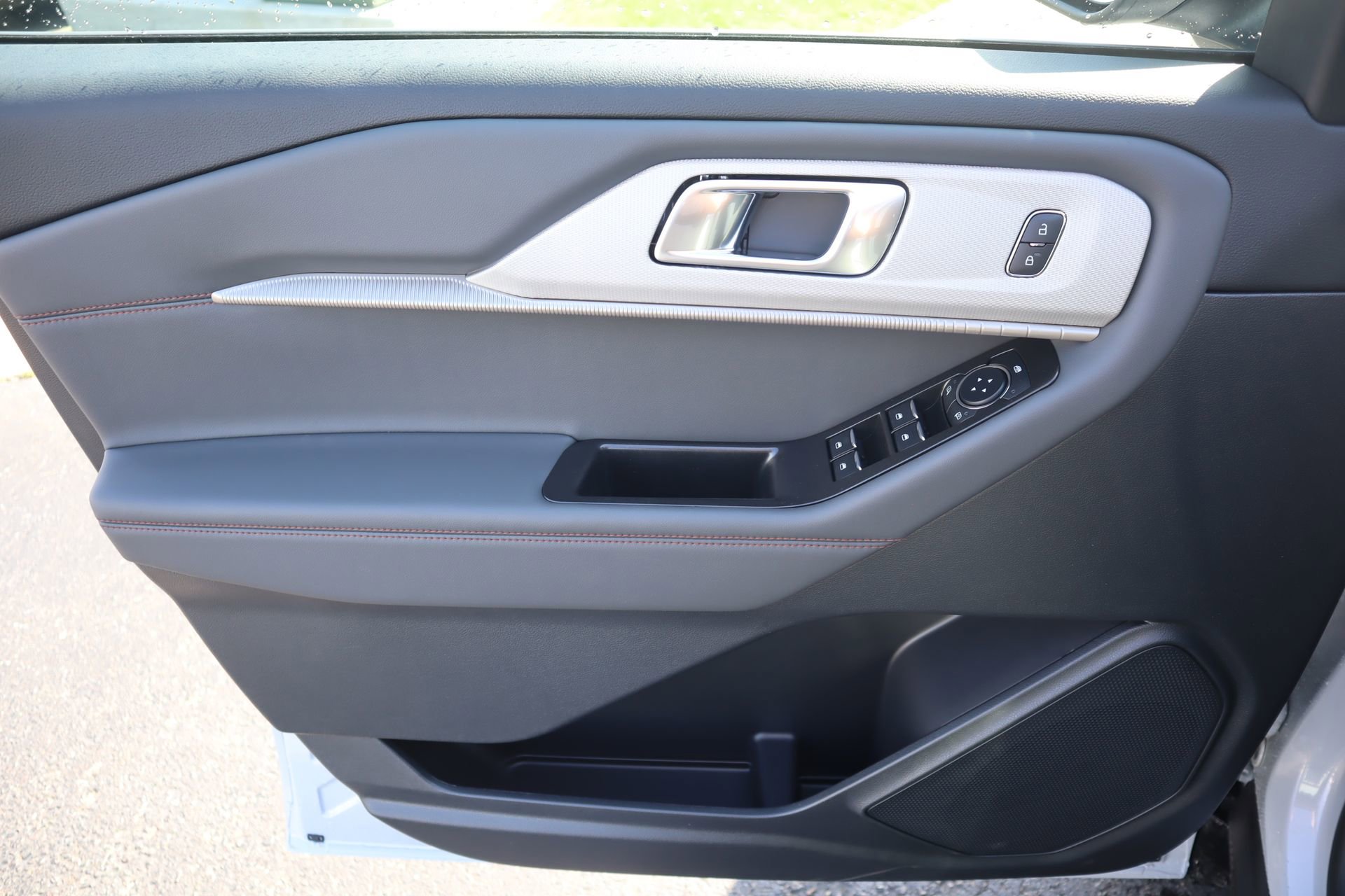 New 2026 Ford Explorer Active RWD image 17
