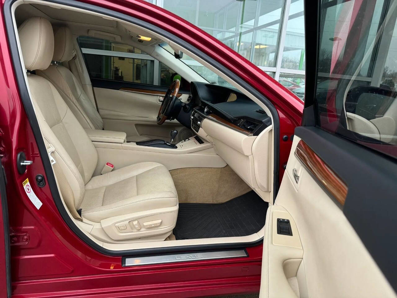 Used 2014 Lexus ES 300h w/ Luxury Package w/Bamboo Trim FWD image 15