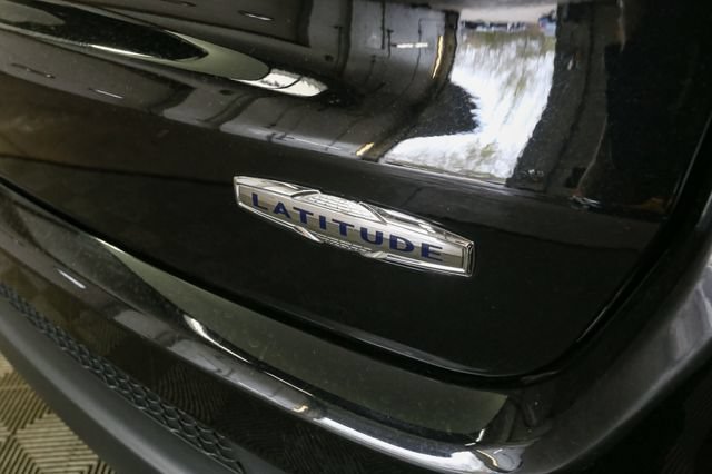 Used 2023 Jeep Compass Latitude w/ Convenience Group AWD/4WD image 11