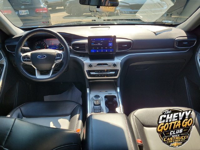 Used 2022 Ford Explorer XLT w/ Equipment Group 202A AWD/4WD image 10