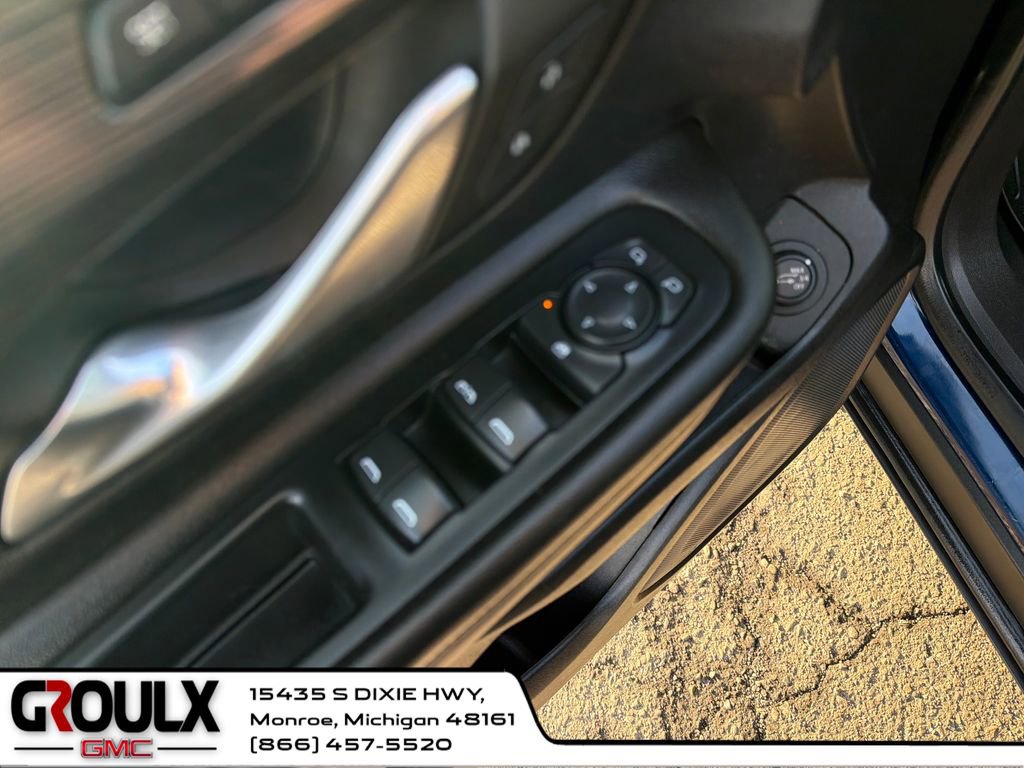 Used 2022 GMC Terrain SLT w/ Tech Package image 12