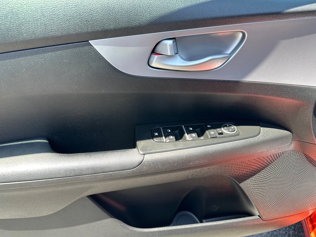 Used 2022 Kia Forte LXS w/ LXS Technology Package FWD image 16