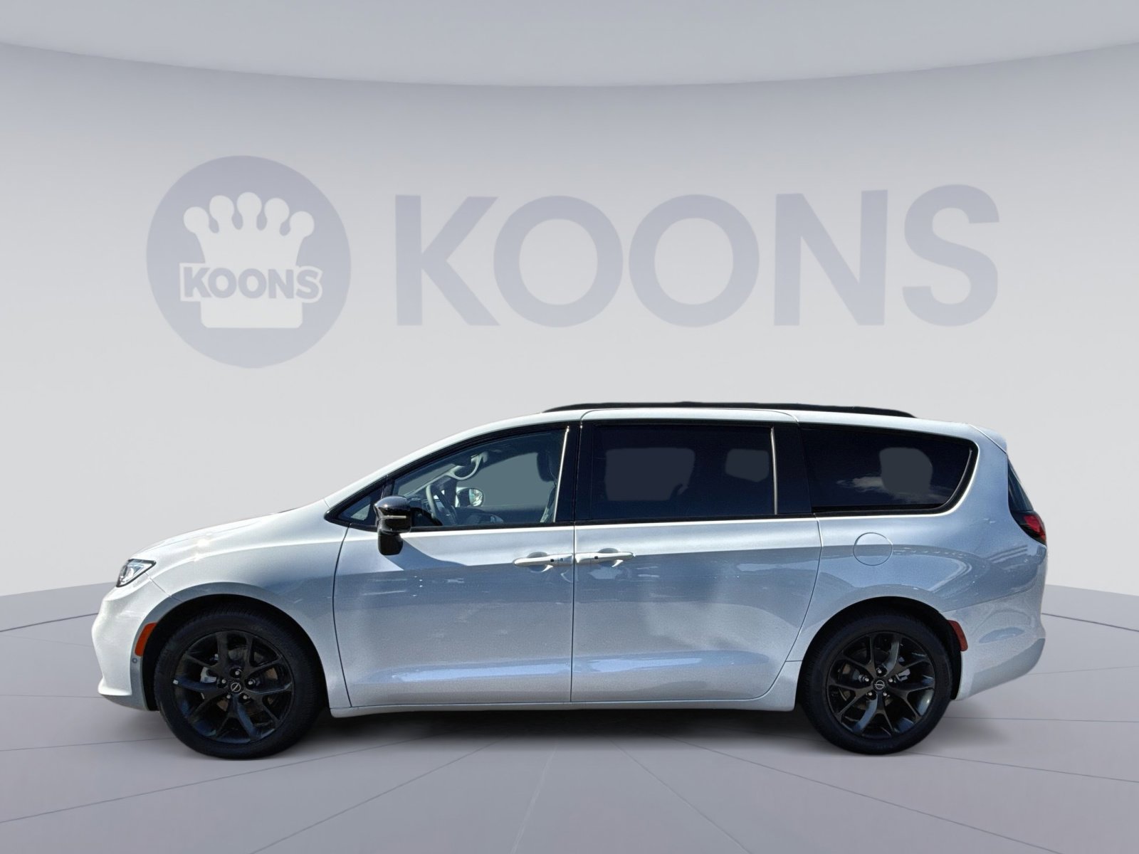 New 2026 Chrysler Pacifica Limited w/ S Appearance Package FWD image 2