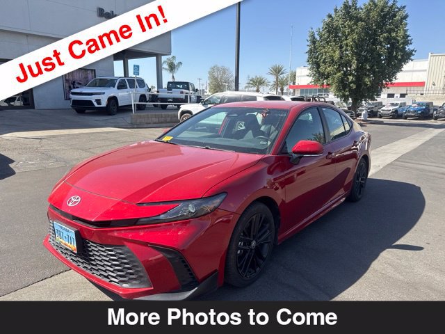Used 2025 Toyota Camry SE FWD image 1