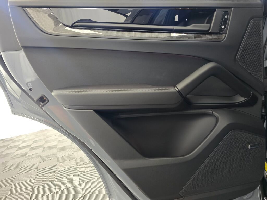 New 2025 Porsche Cayenne GTS image 23