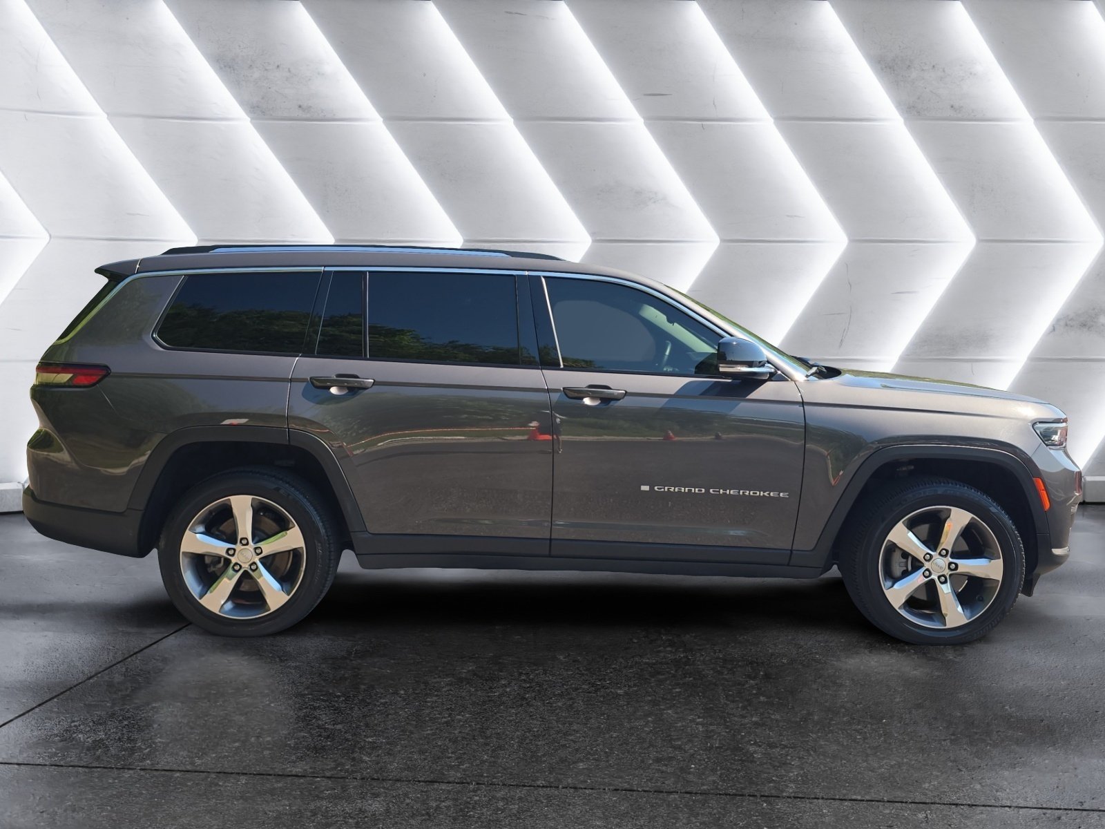 Used 2021 Jeep Grand Cherokee L Limited AWD/4WD image 6