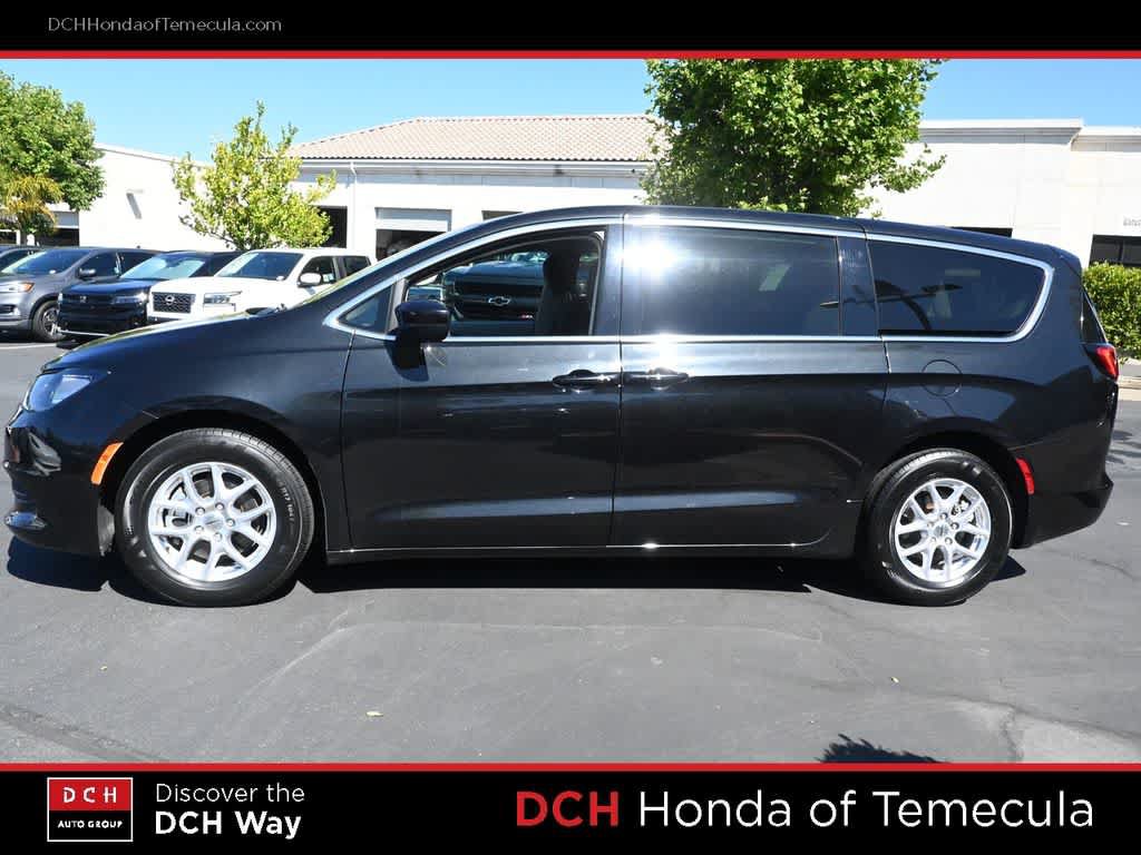 Used 2023 Chrysler Voyager LX FWD image 4
