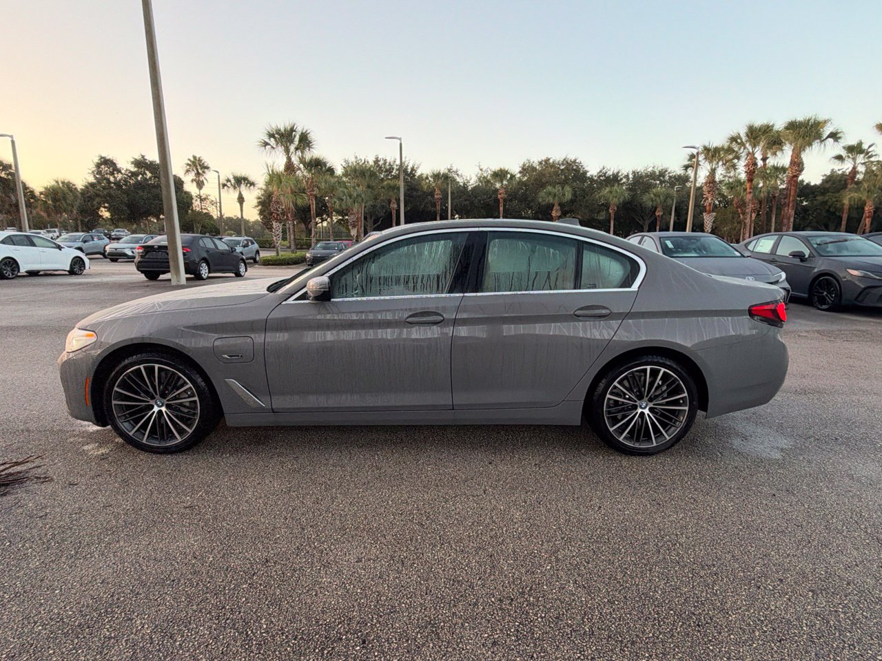 Used 2022 BMW 530e w/ Premium Package RWD image 2