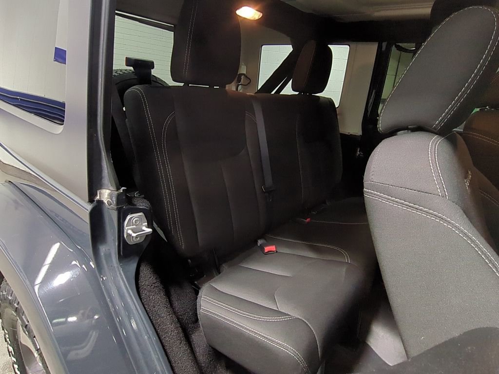Used 2017 Jeep Wrangler Unlimited Sahara w/ Connectivity Group image 10