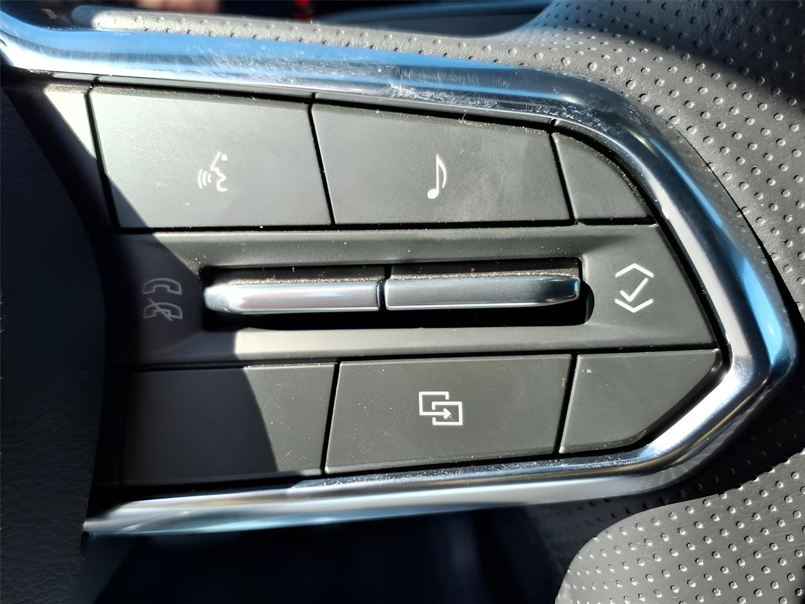 New 2026 Chevrolet Equinox EV LT w/ LPO, All-Weather Mat Package FWD image 20