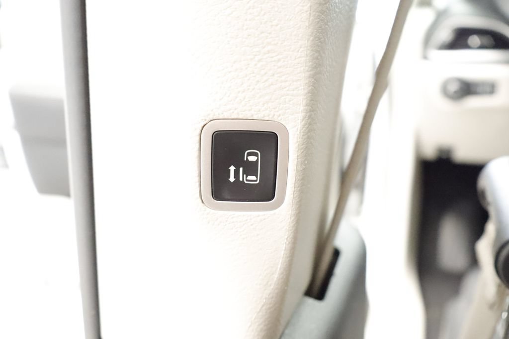 Certified 2023 Chrysler Pacifica Touring-L FWD image 30