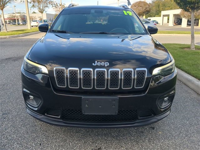 Used 2019 Jeep Cherokee Latitude w/ Cold Weather Group image 9