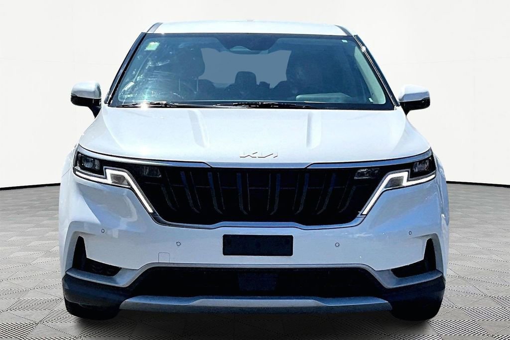Used 2024 Kia Carnival EX image 4