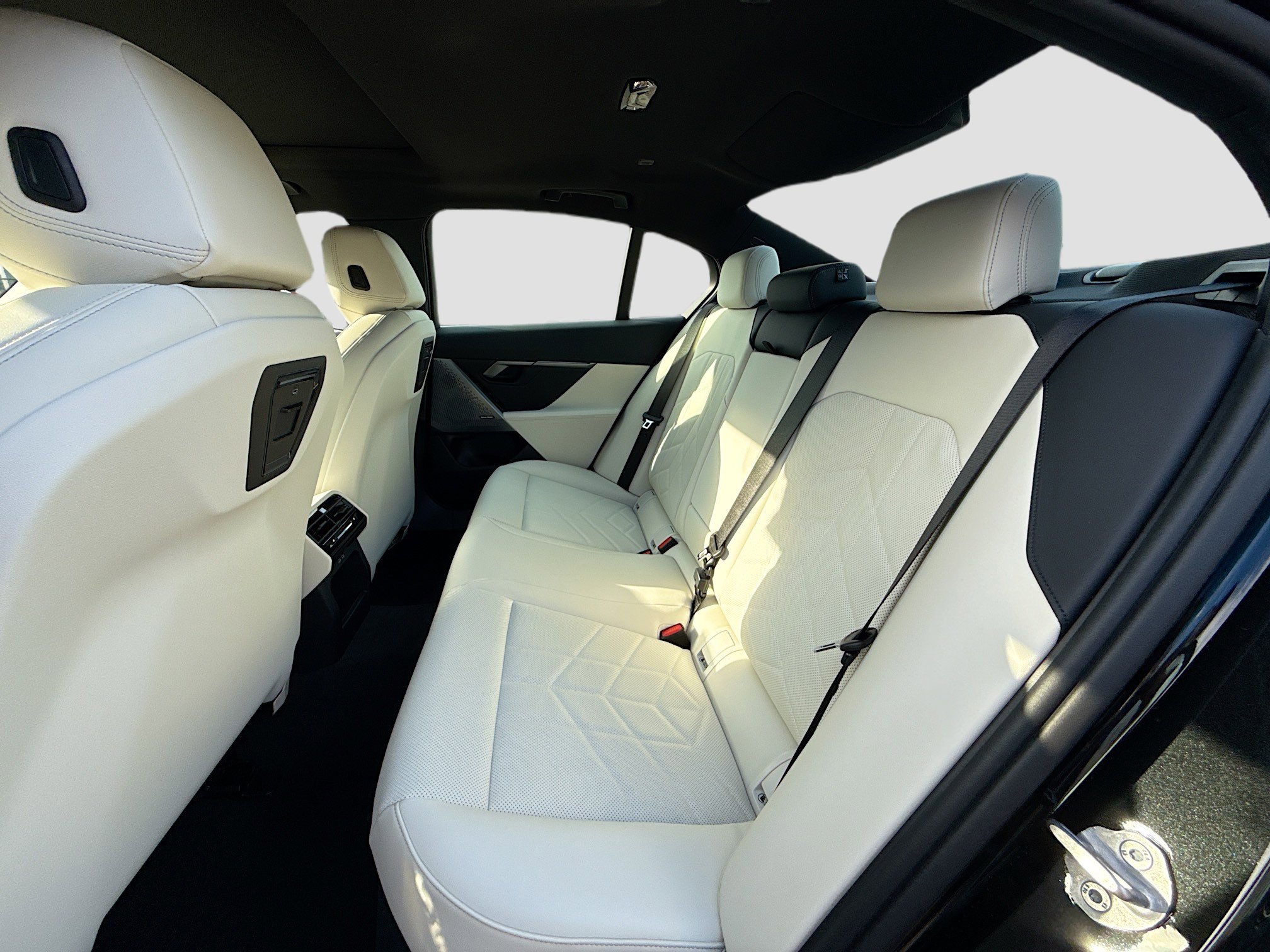 New 2026 BMW 530i w/ Convenience Package image 22