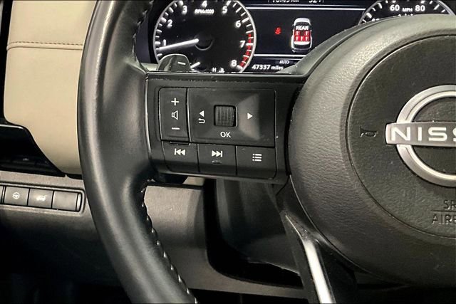 Used 2024 Nissan Pathfinder SV w/ SV Premium Package image 11