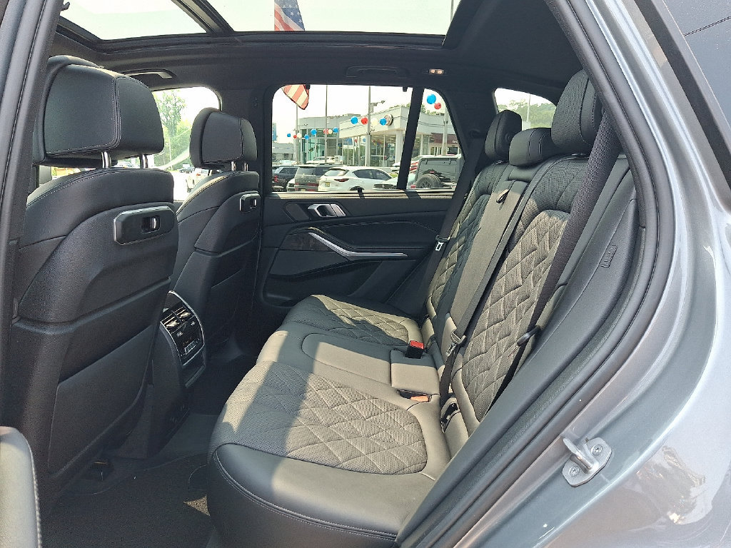 Used 2024 BMW X5 xDrive40i w/ Premium Package AWD/4WD image 11