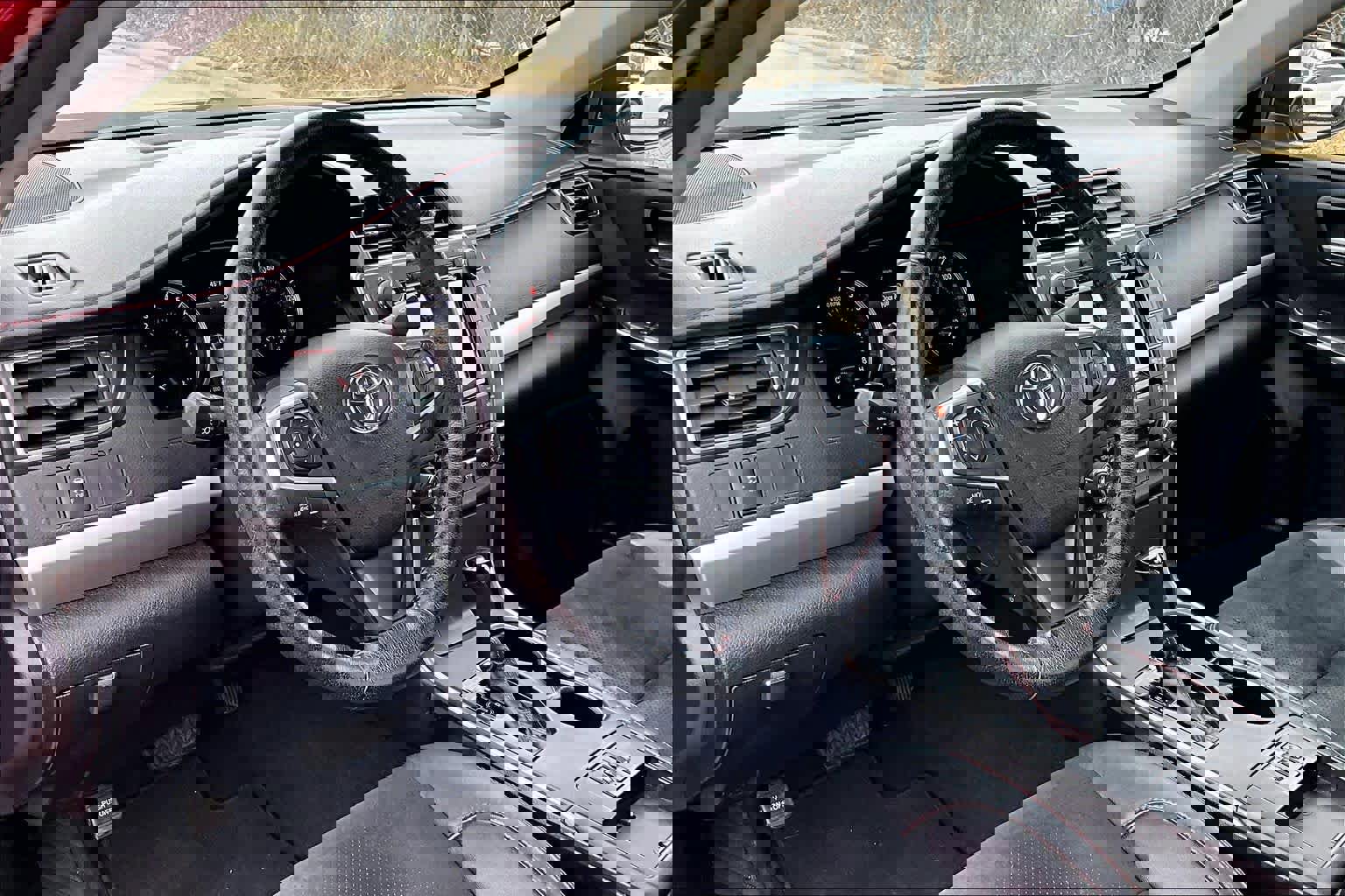 Used 2016 Toyota Camry XSE image 17