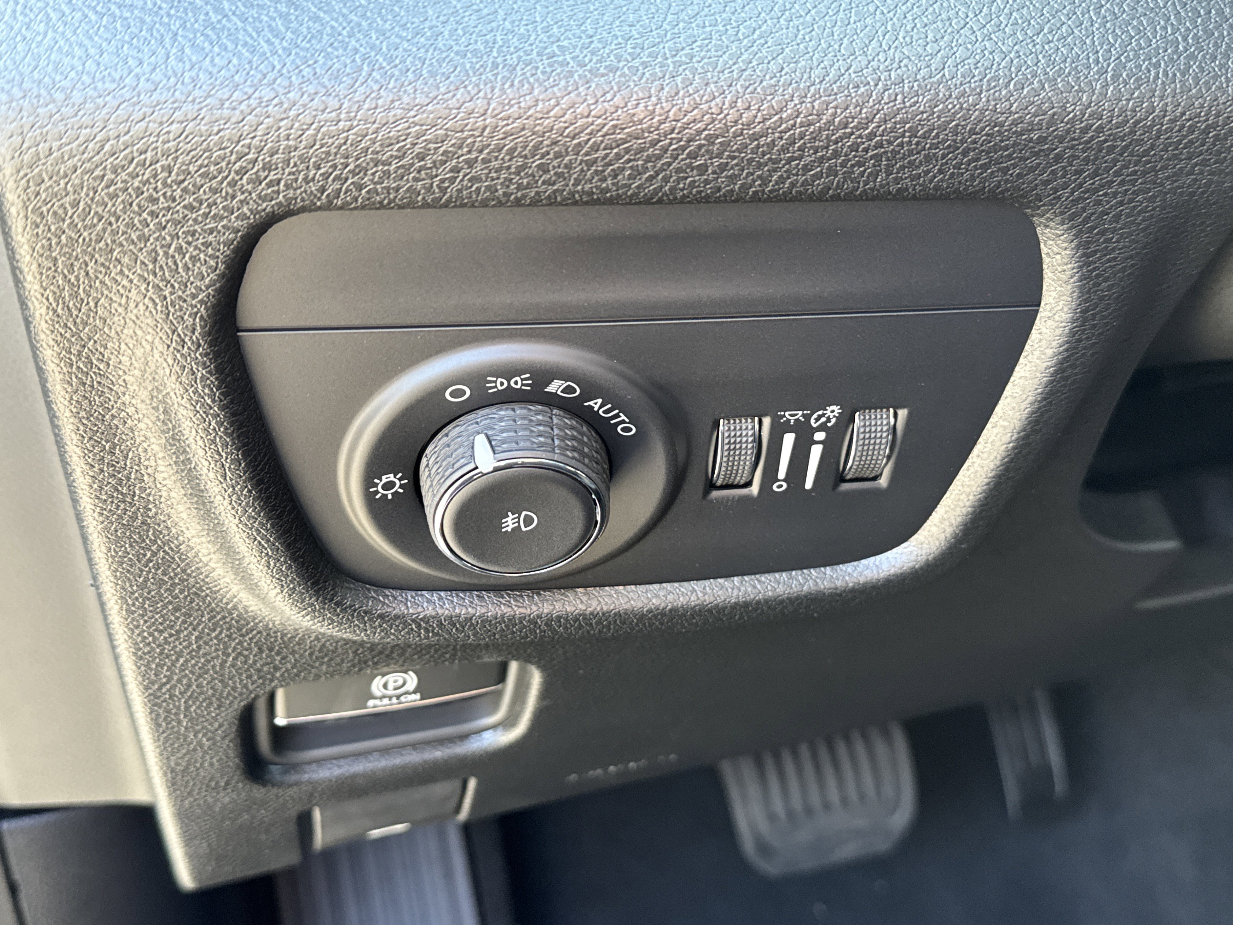 New 2025 Jeep Grand Cherokee Limited w/ Black Appearance Package image 37