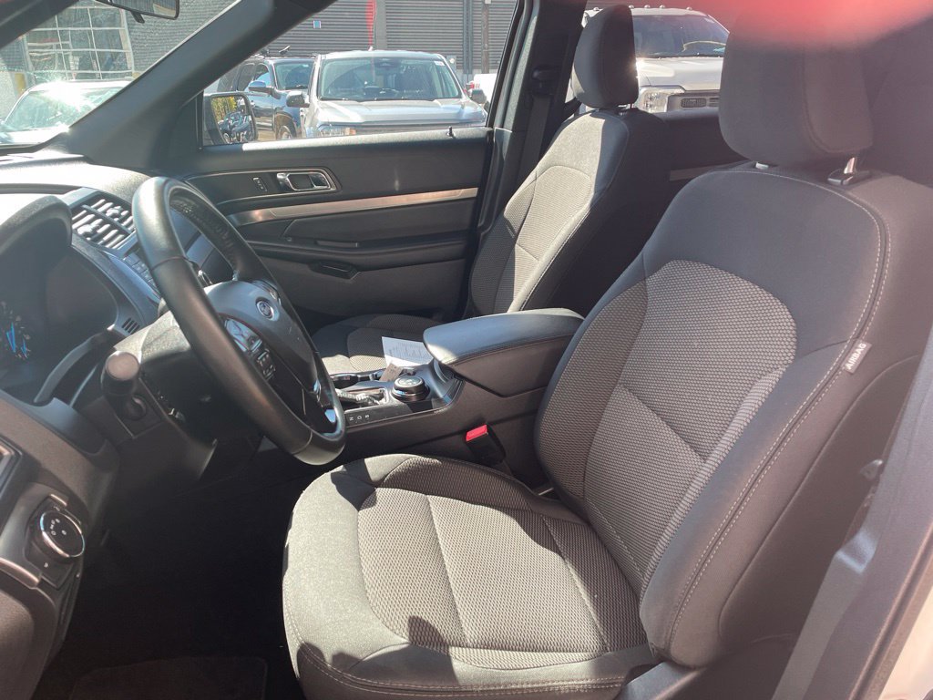 Certified 2019 Ford Explorer XLT w/ Class III Trailer Tow Package AWD/4WD image 13