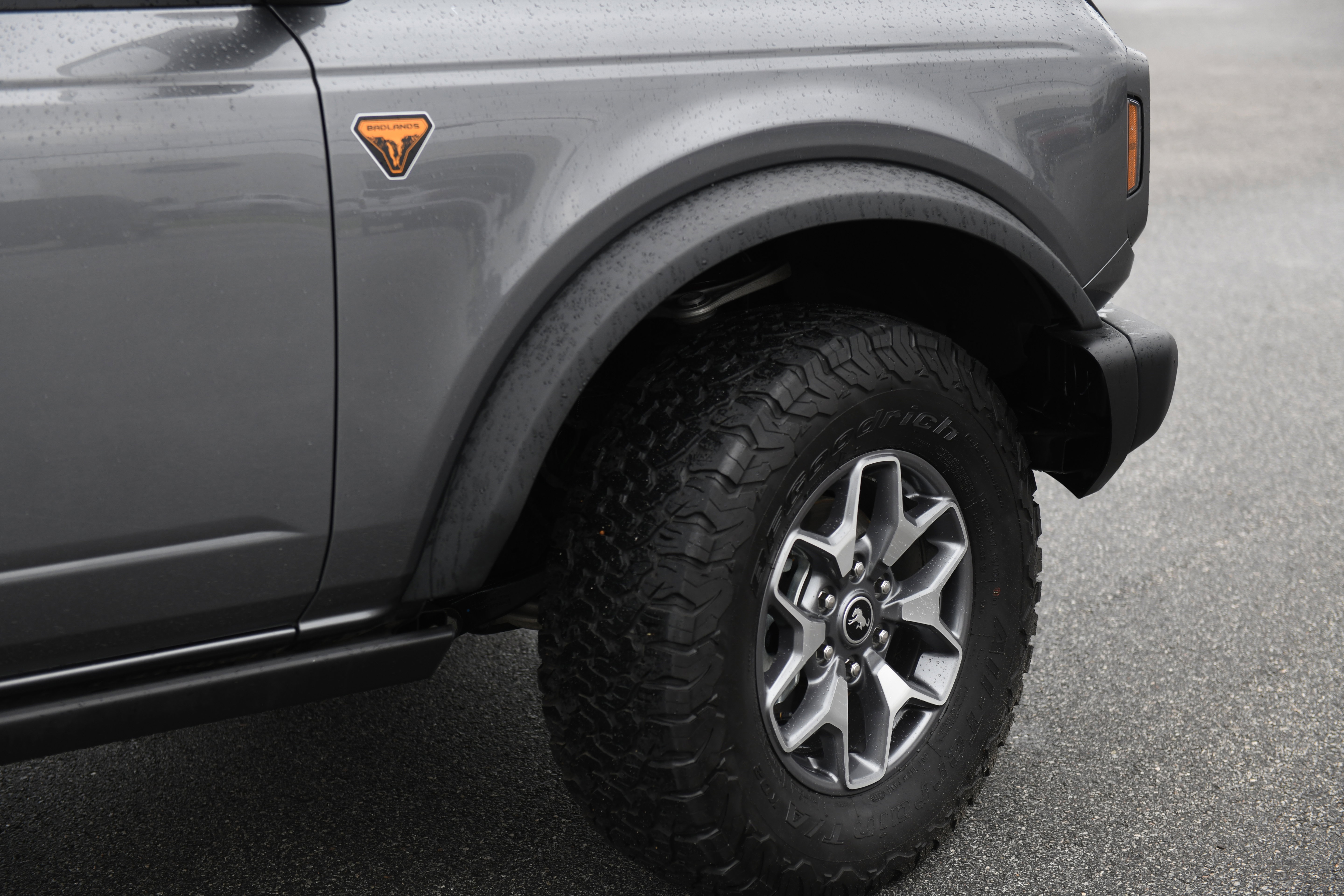 Used 2025 Ford Bronco Badlands image 4