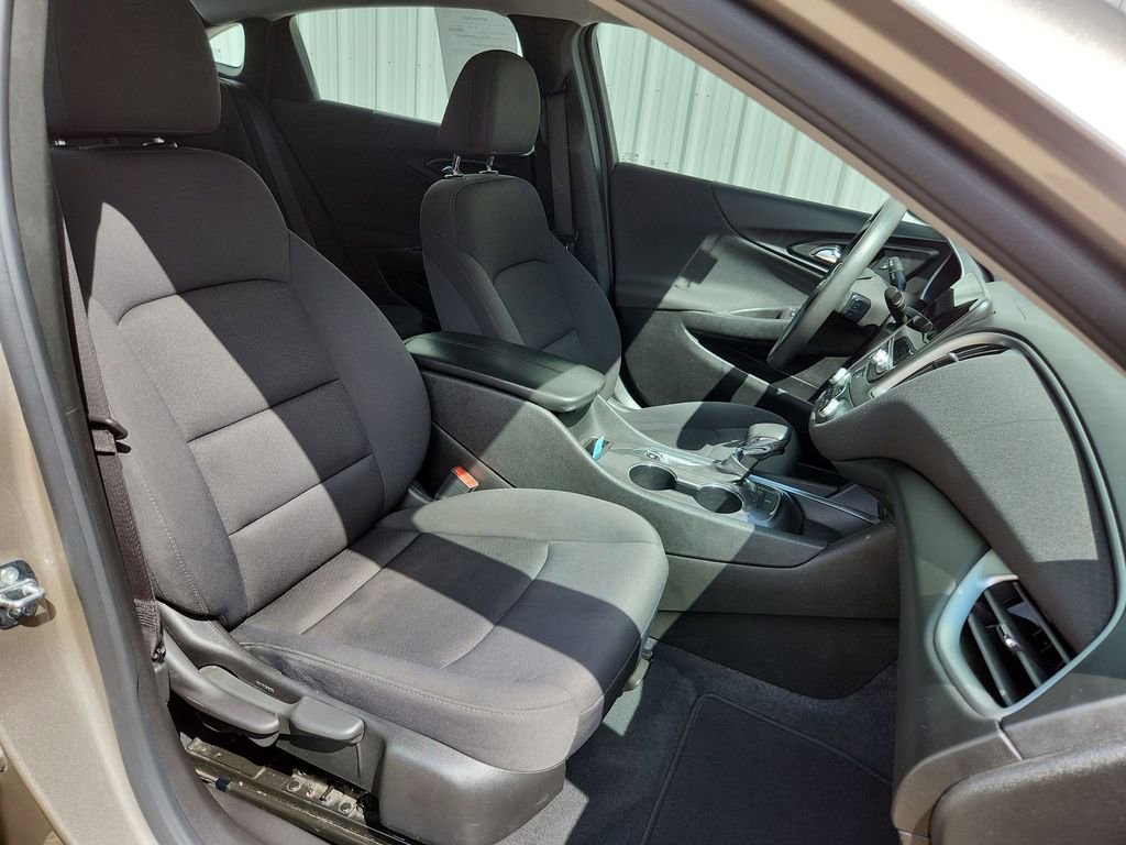 Used 2022 Chevrolet Malibu LT FWD image 15