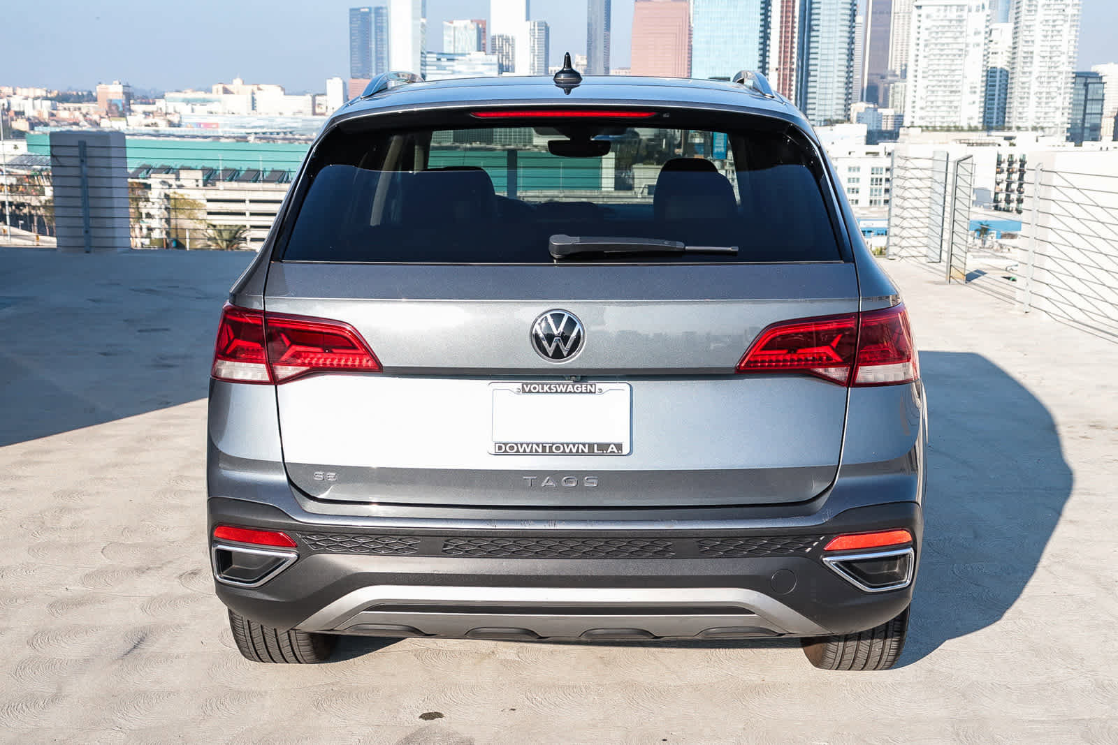 Used 2022 Volkswagen Taos SE w/ Panoramic Sunroof Package image 7