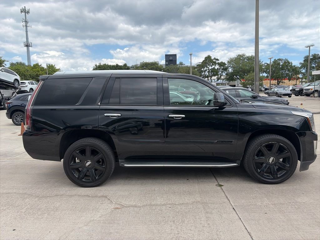 Used 2020 Cadillac Escalade Luxury AWD/4WD image 2