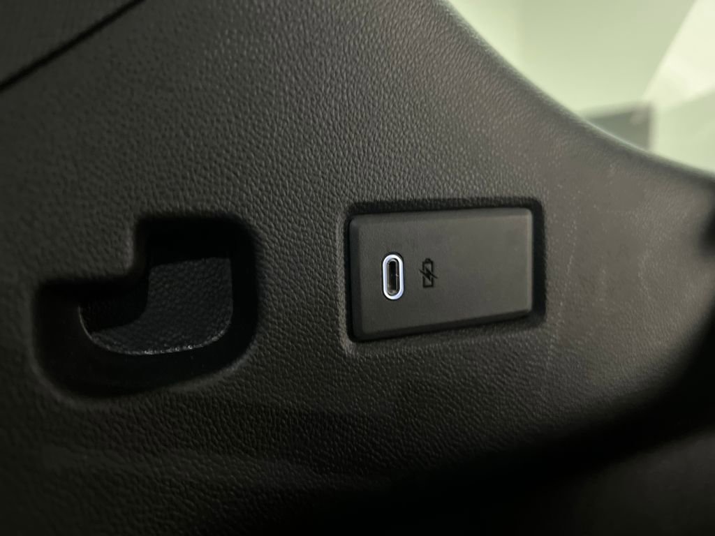 Used 2025 Chevrolet Tahoe LT image 31