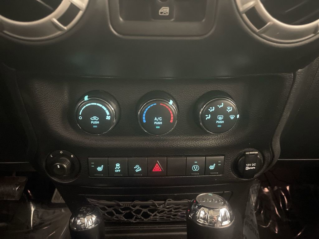 Used 2016 Jeep Wrangler Unlimited Rubicon AWD/4WD image 9