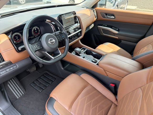 Used 2025 Nissan Pathfinder Platinum AWD/4WD image 12
