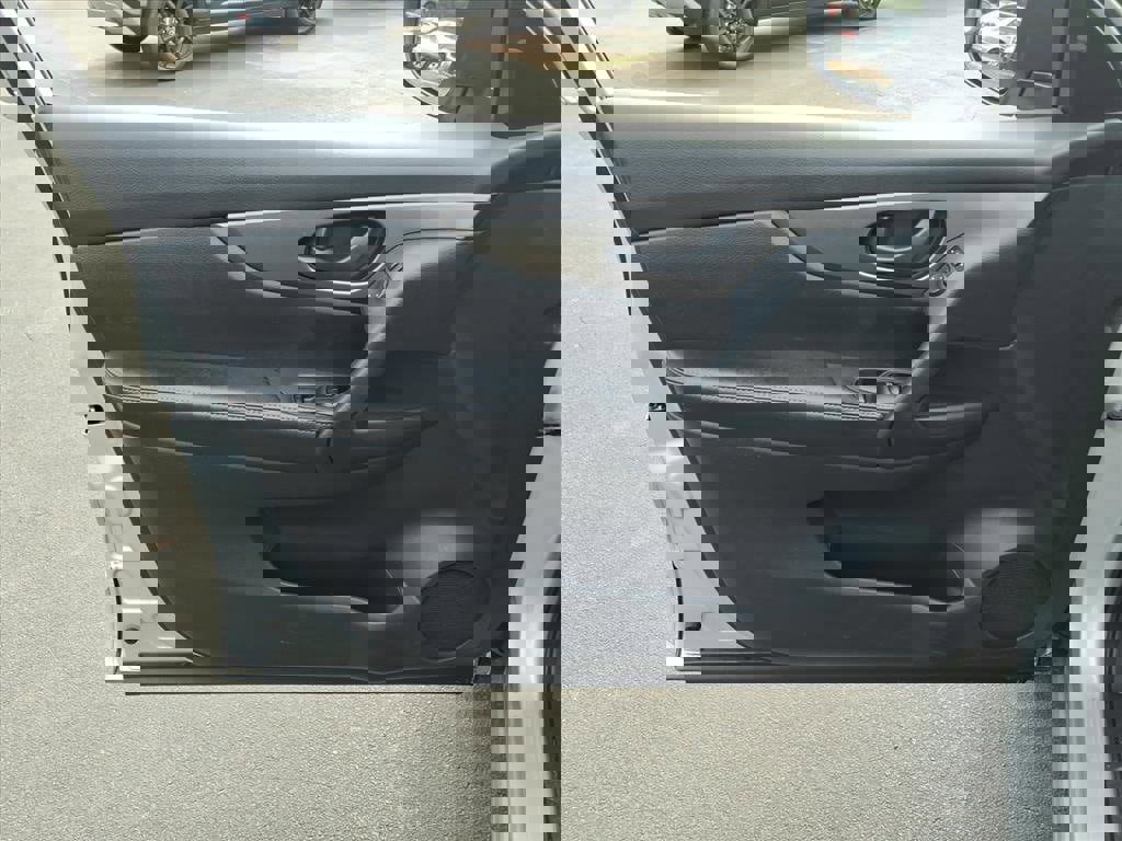 Used 2020 Nissan Rogue Sport S image 7