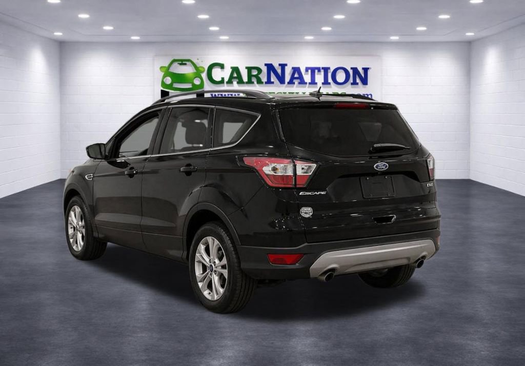 Used 2018 Ford Escape SE image 2