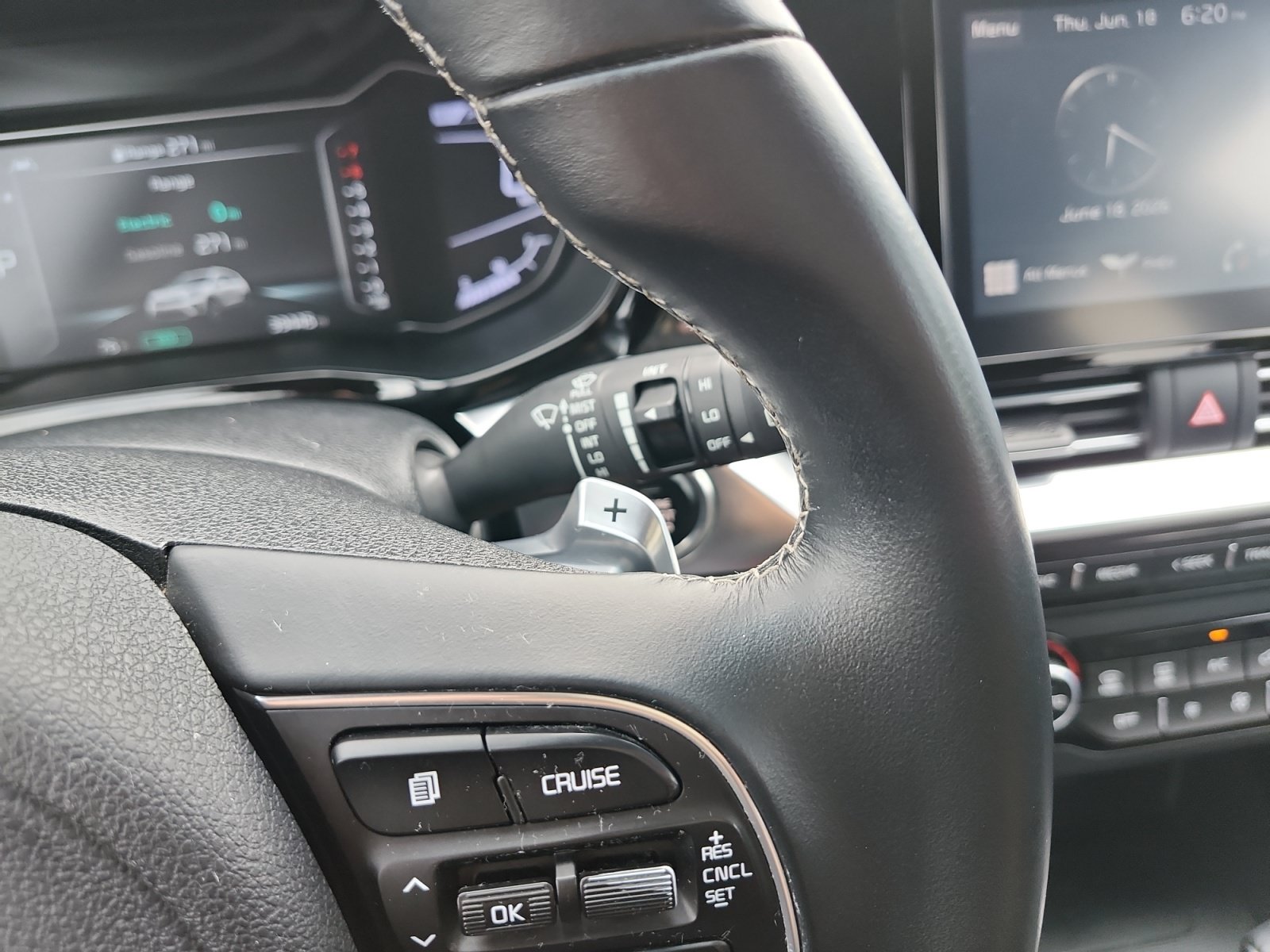 Used 2022 Kia Niro EX FWD image 23