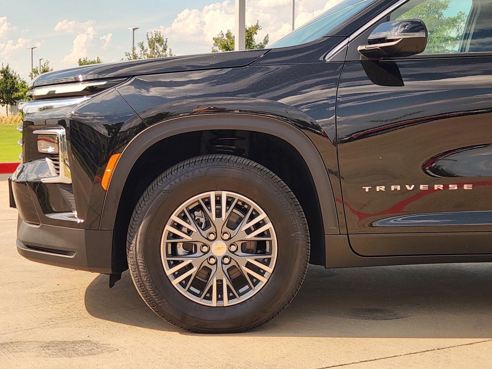 New 2027 Chevrolet Traverse LT FWD image 8