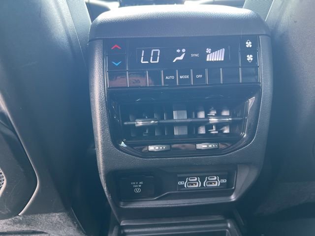 Used 2025 Jeep Grand Cherokee L Altitude AWD/4WD image 22