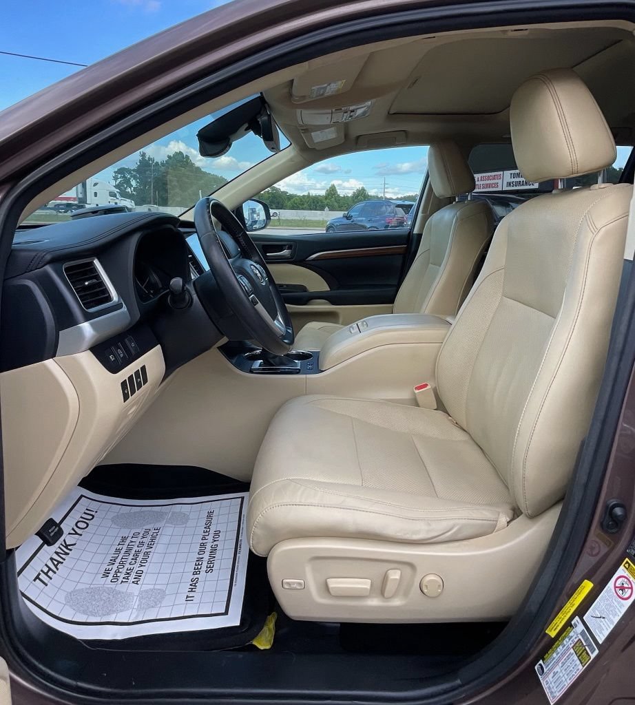 Used 2017 Toyota Highlander Limited FWD image 14