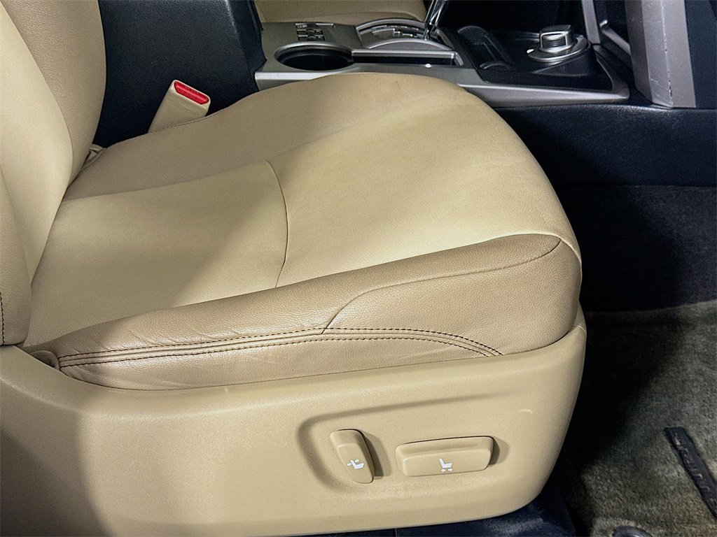Used 2016 Toyota 4Runner SR5 Premium image 24