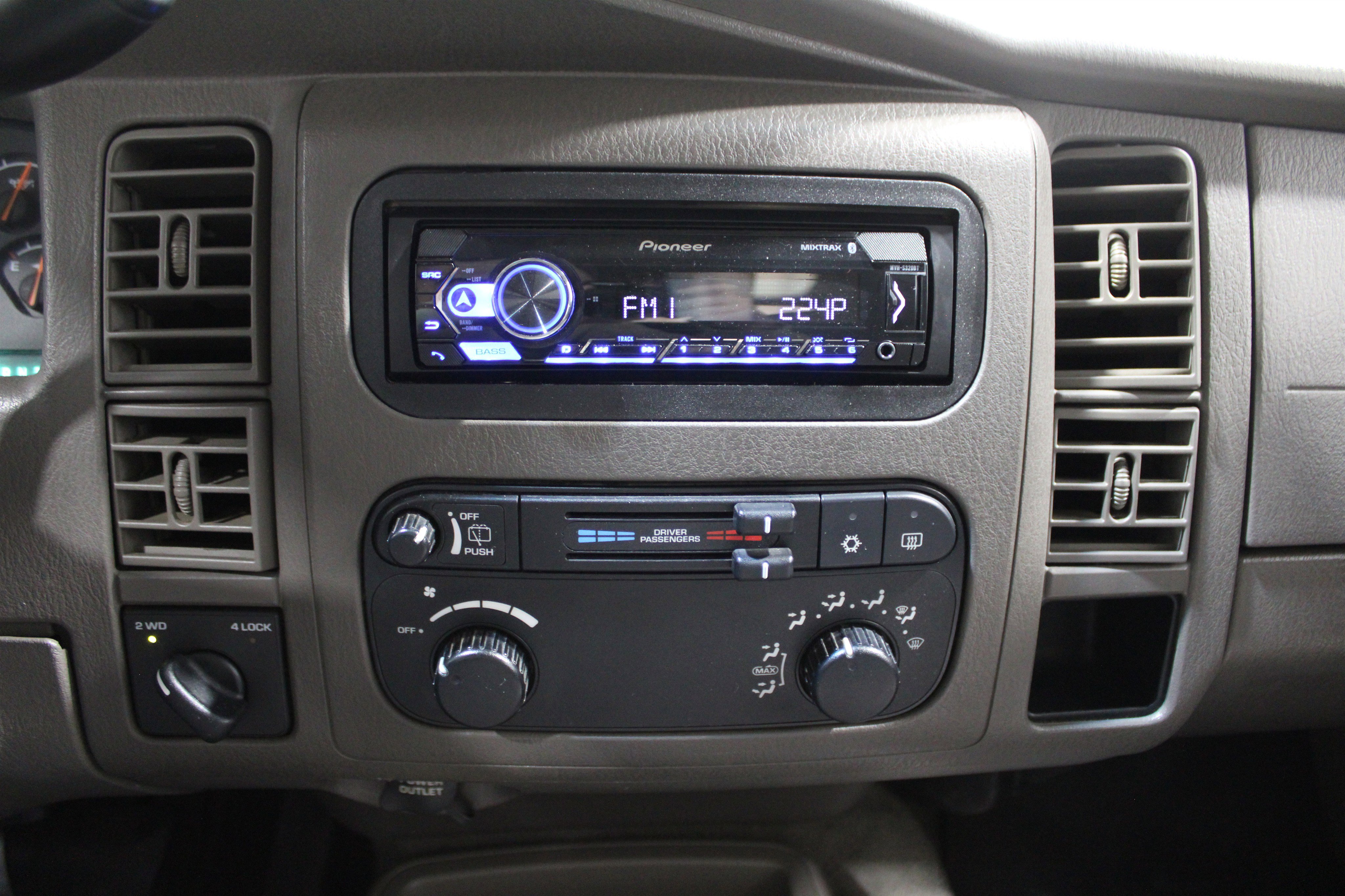 Used 2002 Dodge Durango Sport image 14