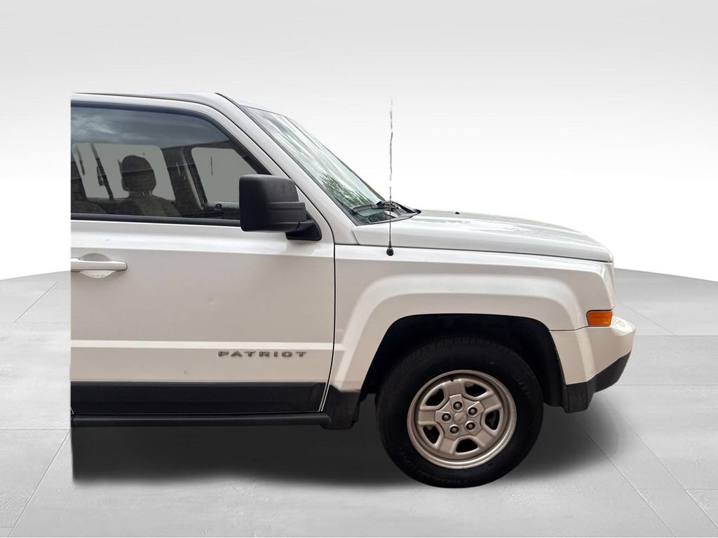 Used 2015 Jeep Patriot Sport w/ Power Value Group FWD image 32