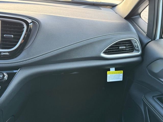 New 2026 Chrysler Pacifica Select FWD image 17