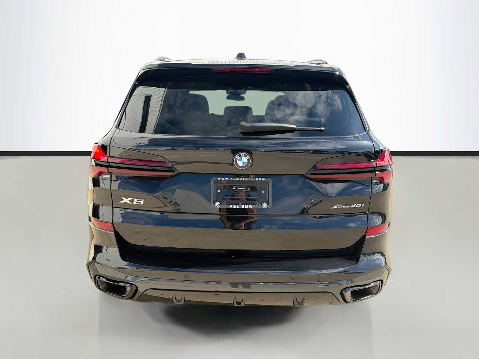 Used 2024 BMW X5 xDrive40i w/ M Sport Package AWD/4WD image 4