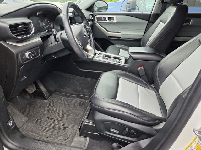Used 2022 Ford Explorer XLT w/ Equipment Group 202A image 6