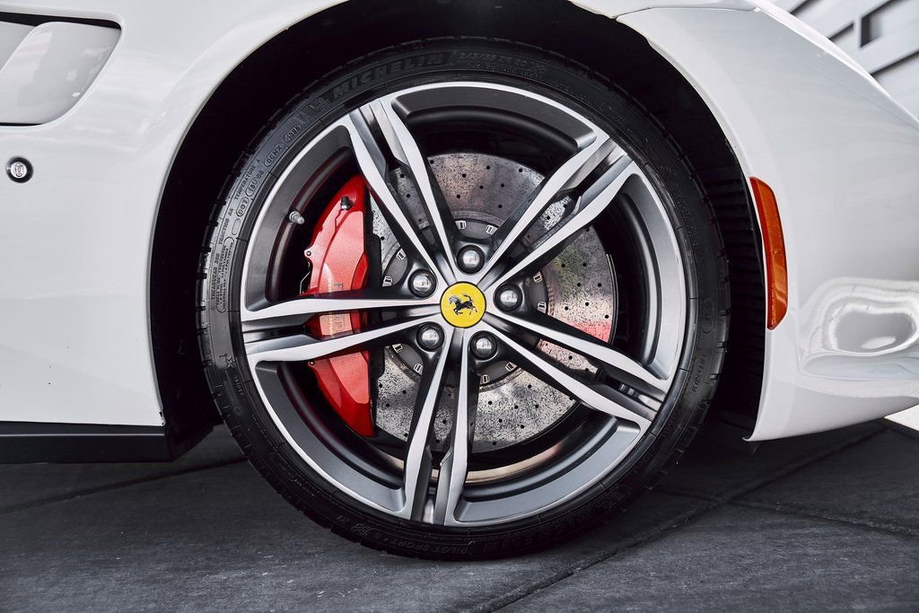 Used 2019 Ferrari GTC4Lusso image 27