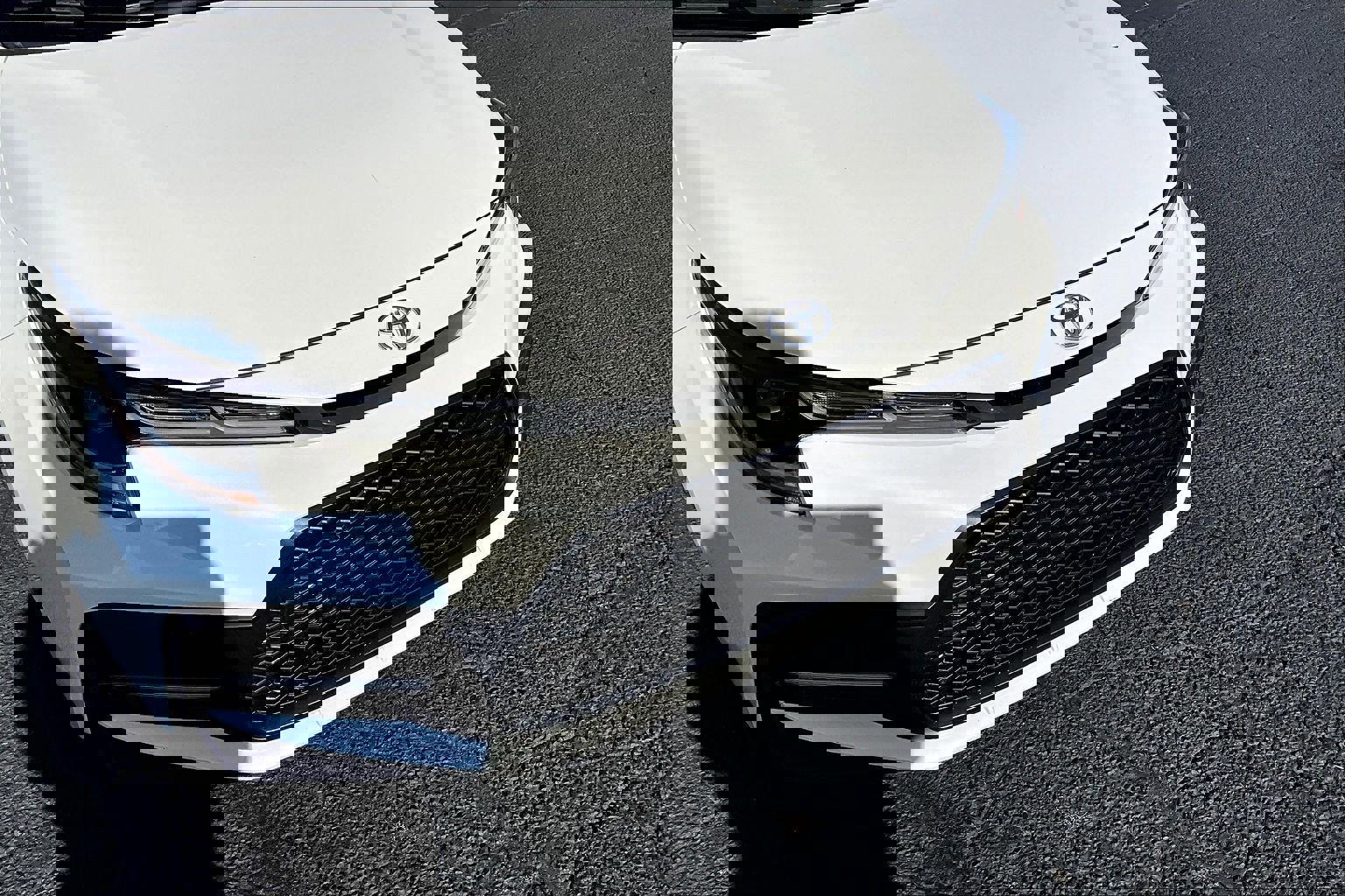 Used 2021 Toyota Corolla SE w/ SE Premium Package image 3