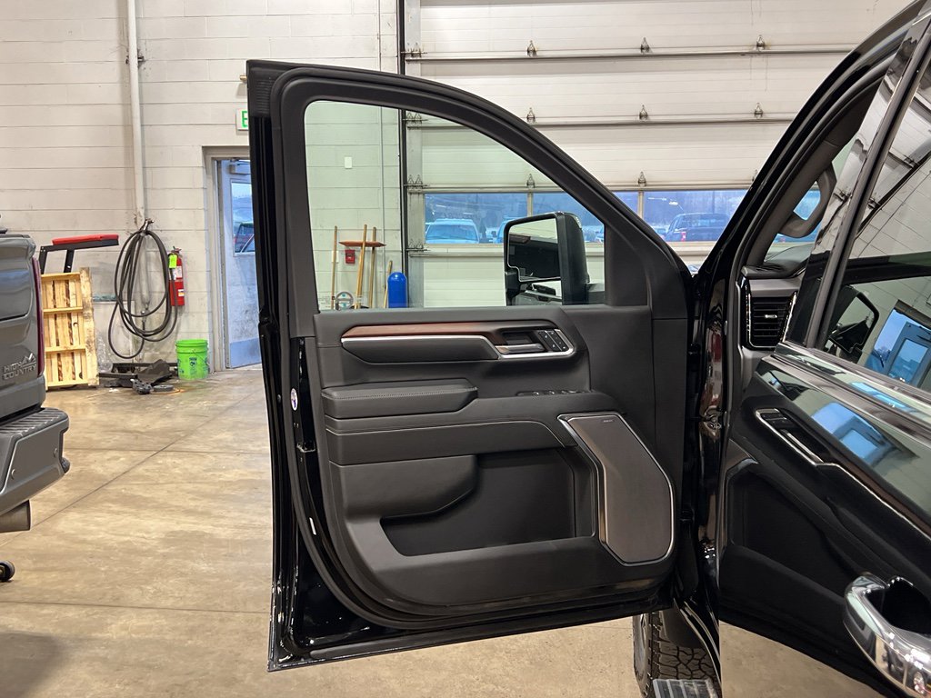 Used 2024 GMC Sierra 2500 Denali w/ Denali Reserve Package image 9