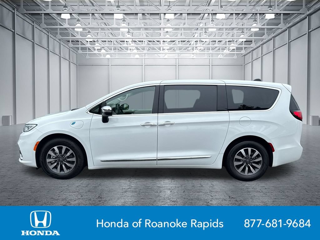 Used 2023 Chrysler Pacifica Limited FWD image 4