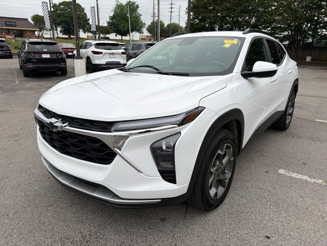 Used 2024 Chevrolet Trax LT w/ Driver Confidence Package FWD image 7